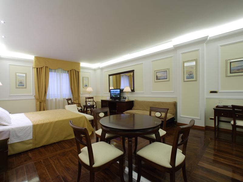 Tiberio Palace 4* Napels